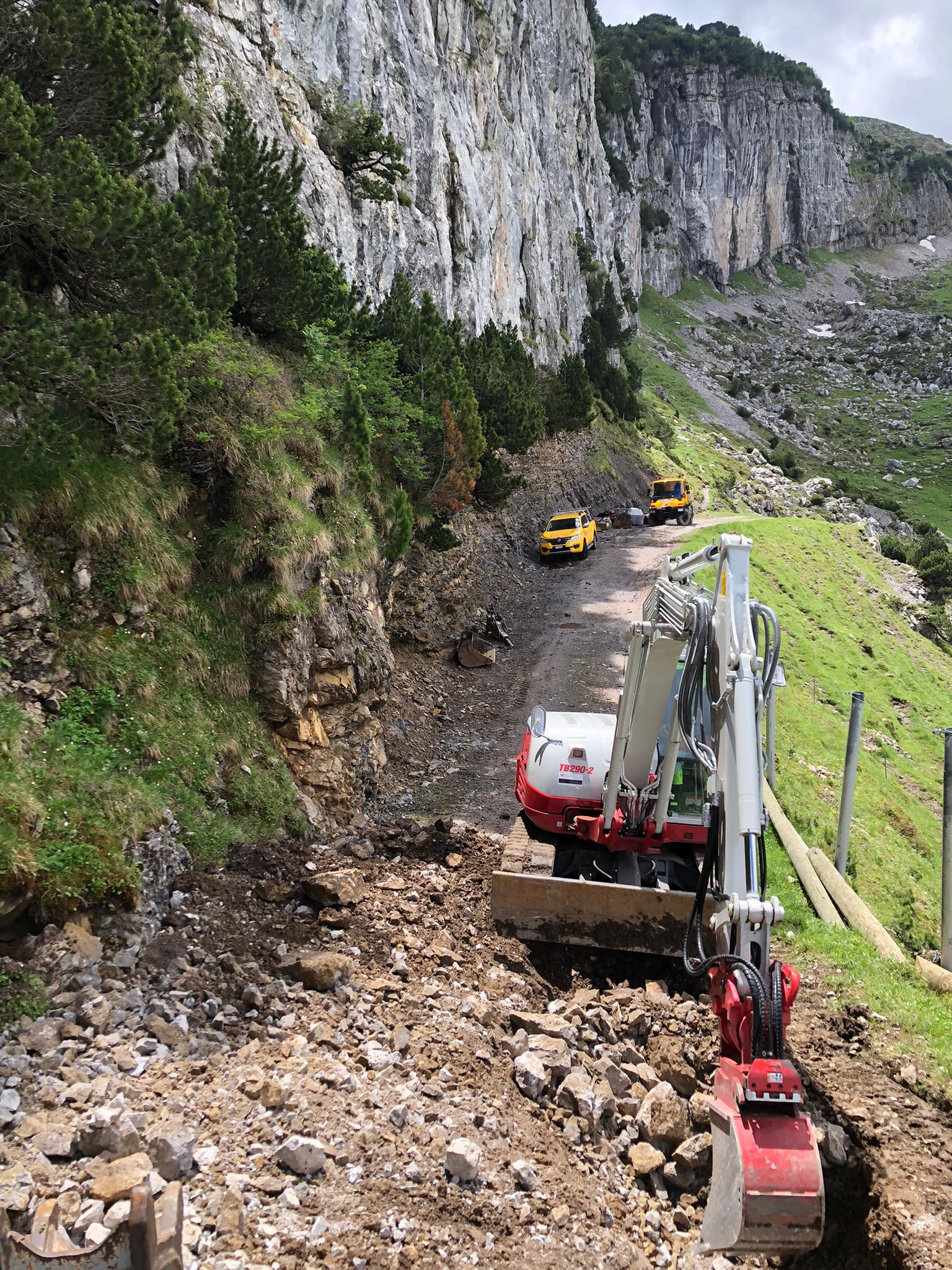 Werkleitungsbau auf der Ebenalp im Alpstein